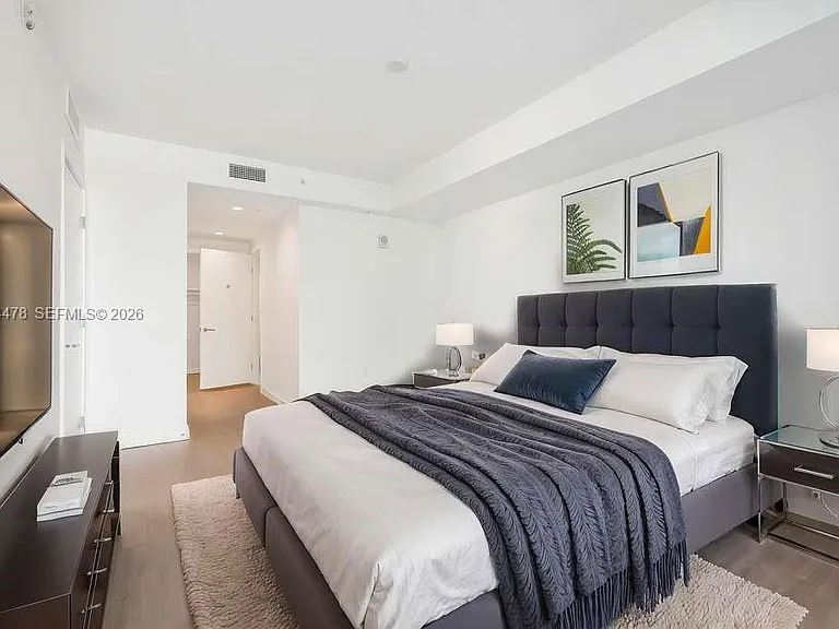 9221 E Bay Harbor Dr #210 — Photo 1