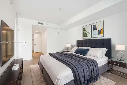 9221 E Bay Harbor Dr #210 Photo 1