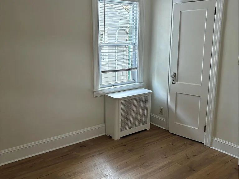 181 Violet Ave #2 — Photo 11