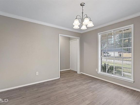 2nd image of 3038 Lone Oak Dr