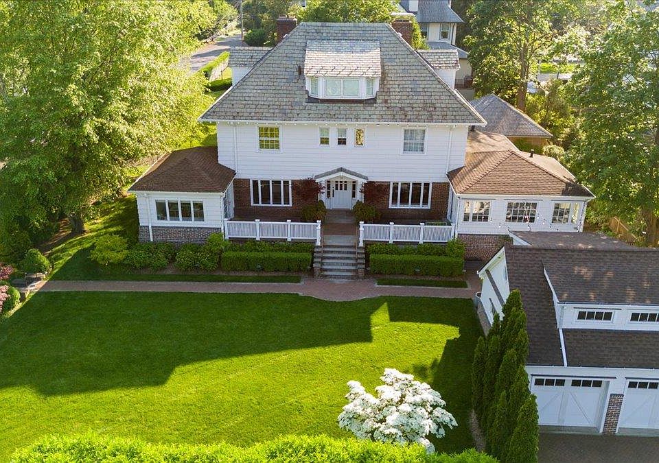 1st image of 18 Woodbine Avenue