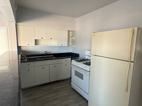 3rd image of 9103 San Fernando Ct