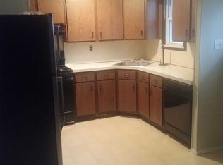 213 Walnut St, Lindenhurst, NY 11757