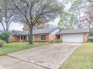 4009 Emerald Oaks Dr, Fort Worth, TX 76117
