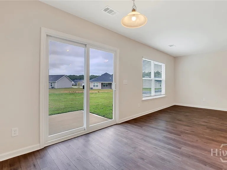211 Vinesville Ct — Photo 11