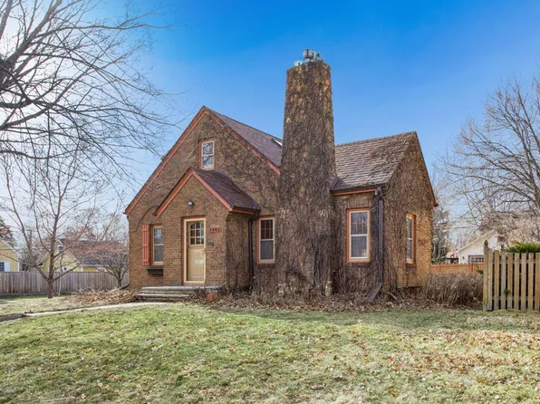 1402 Idaho Ave W, Falcon Heights, MN 55108