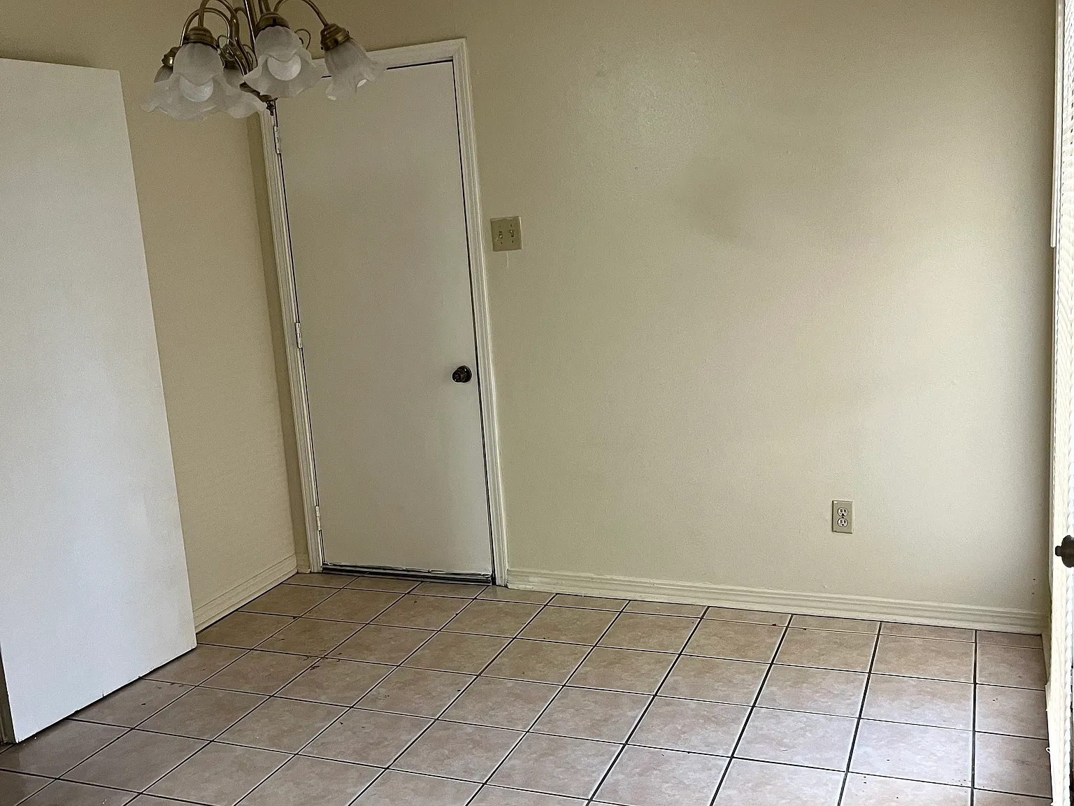 3 bed, 2.5 bath, 1500 sqft, $1,650 — Photo 2
