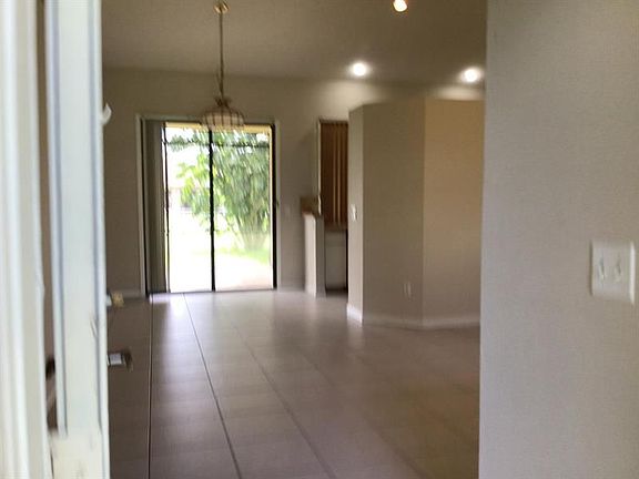 5th image of 1122 SW Bayamo Ave