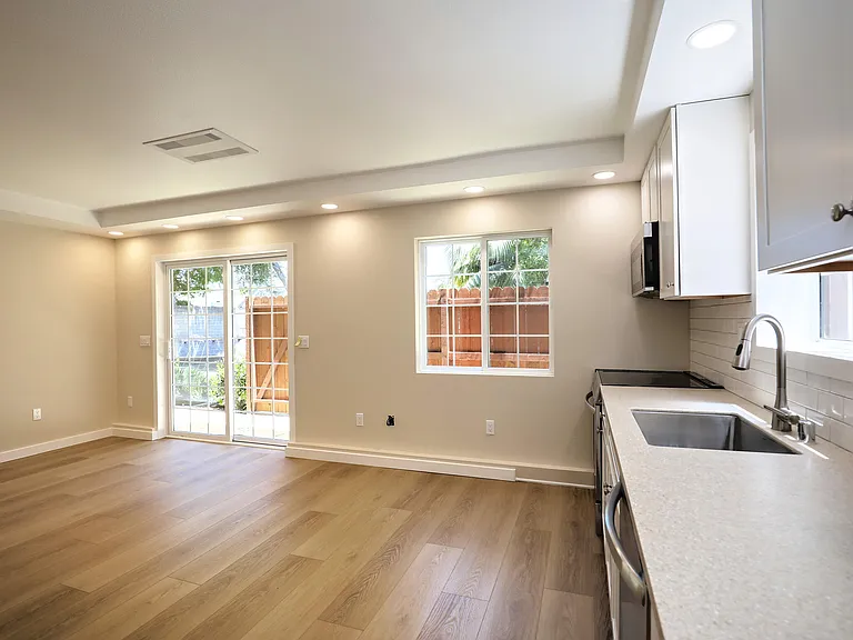 221 W Alamar Ave #C — Photo 10