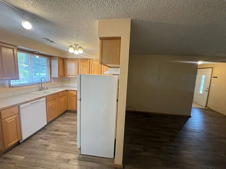 848 Olympic Ave — Photo 8