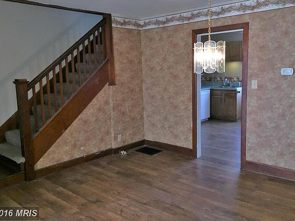 4th image of 487 S Carlisle St