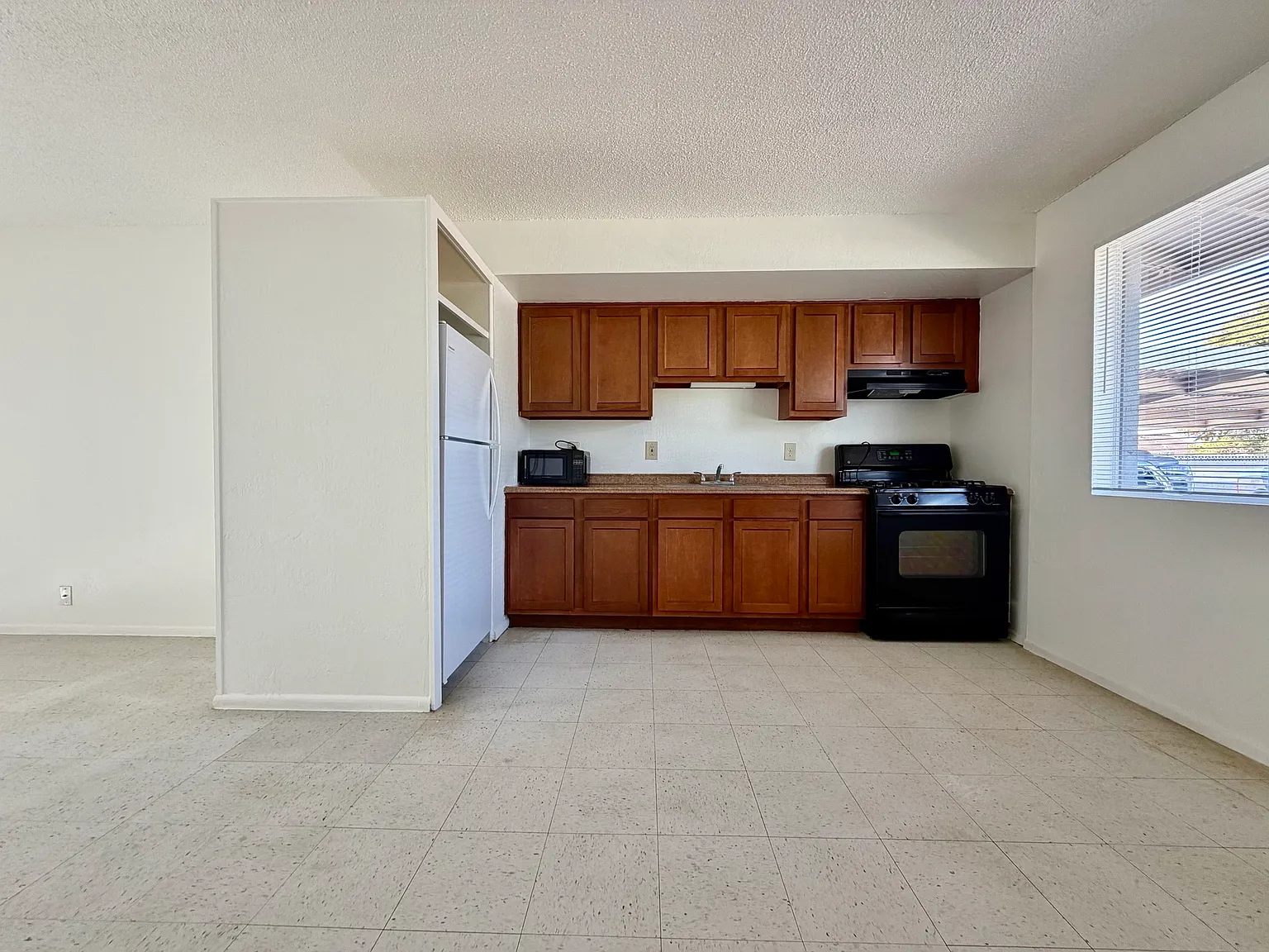 220 S 3rd Ave — Photo 4