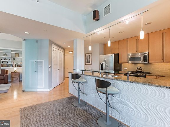 2nd image of 319 Vine St APT 101