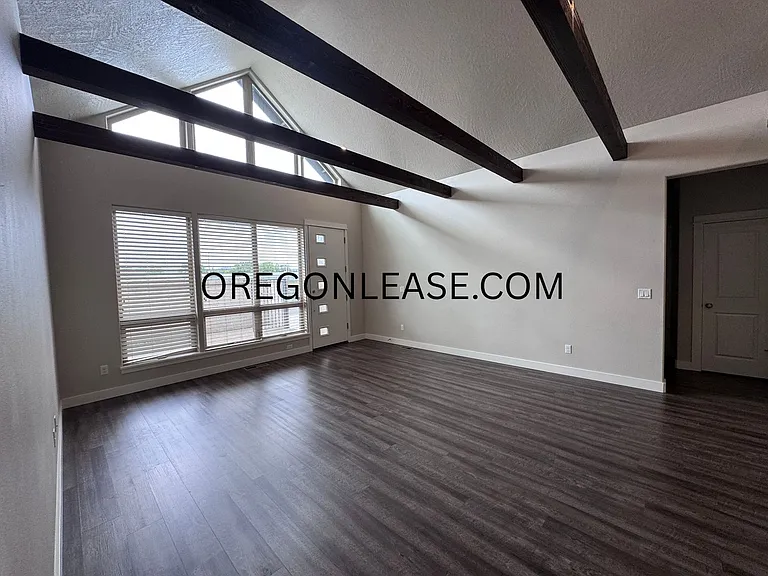 985 Lorella Ave — Photo 5