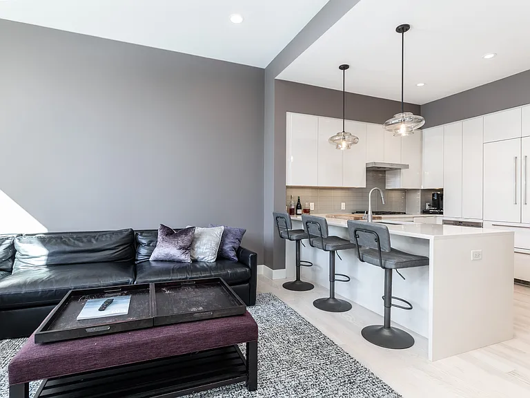 32 Traveler St #Penthouse 8 — Photo 4