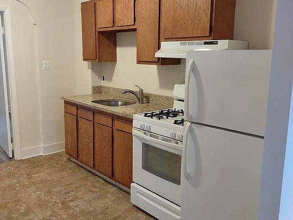 2nd image of 2022 S Juniper St