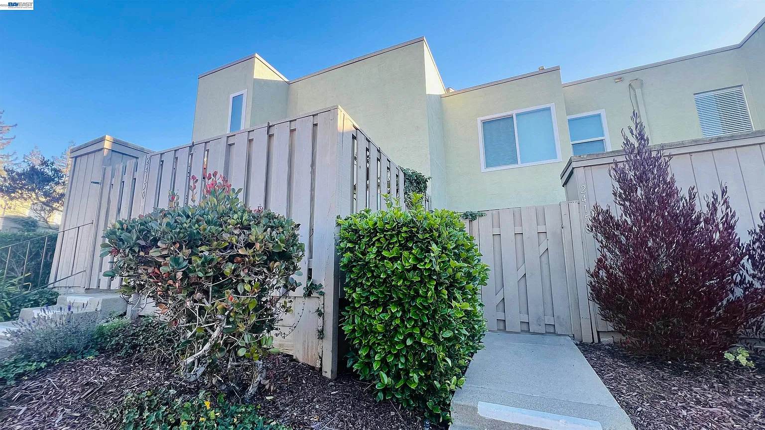 24158 Dover Ln photo 1