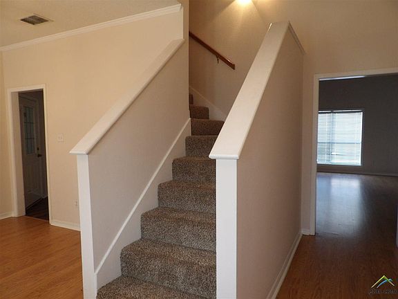 3rd image of 594 Briar Cove Ln