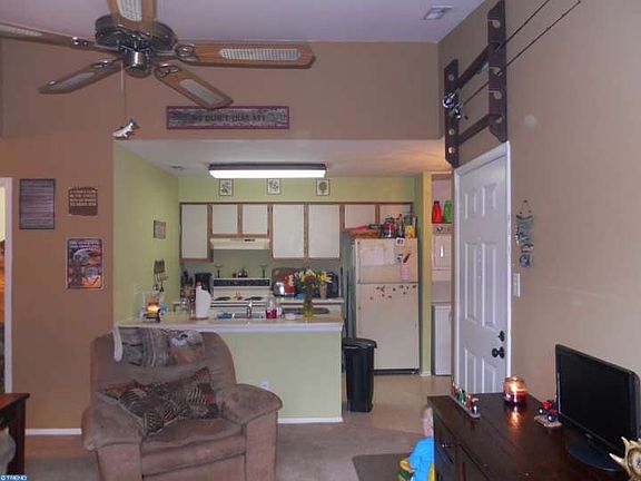5th image of 444 Durham Ct #444