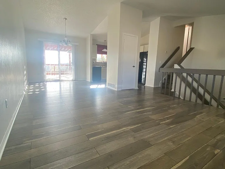 325 Catalina Dr — Photo 10