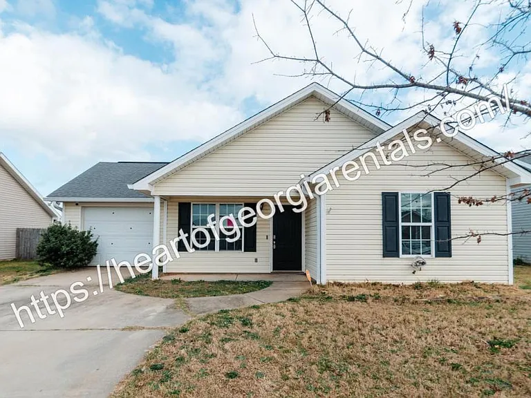 132 Coronation Dr — Photo 16