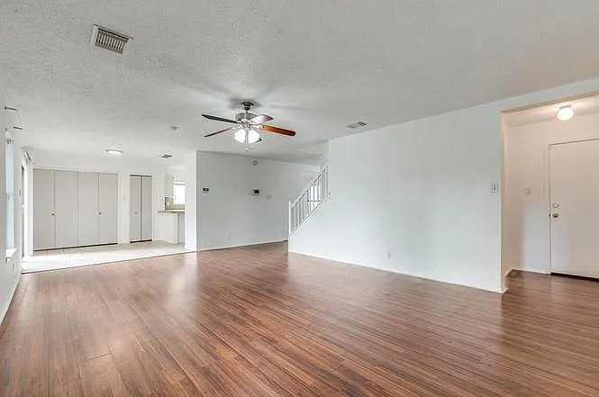 Building Photo - 10520 Lost Blf