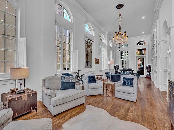 5th image of 2250 Highland Ave S #101