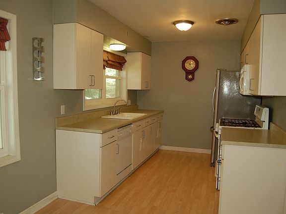 5th image of 1025 Cogswell St NW