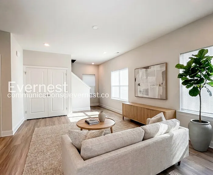 106 Elwood St — Photo 4