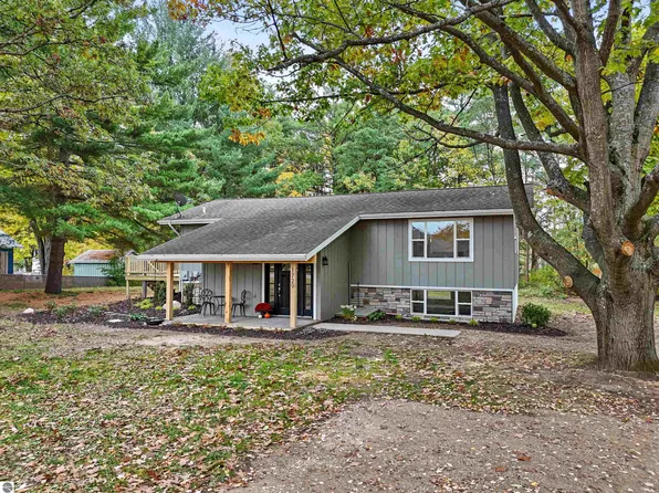 1729 S Lake Mitchell Dr, Cadillac, MI 49601