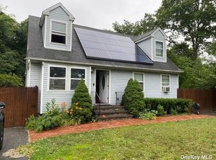20 Gordon Ave, Medford, NY 11763
