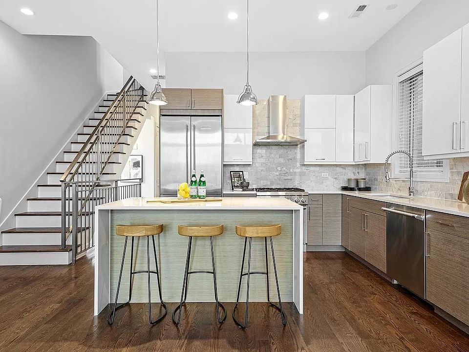 11' ceilings in great open kitchen layout