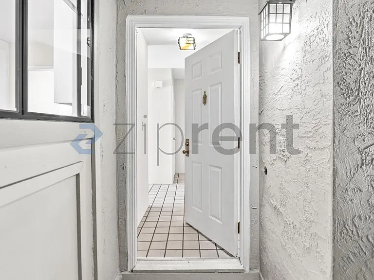 577 Manet Ter — Photo 4