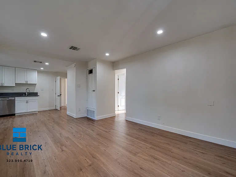 6182 Yolanda Ave — Photo 5