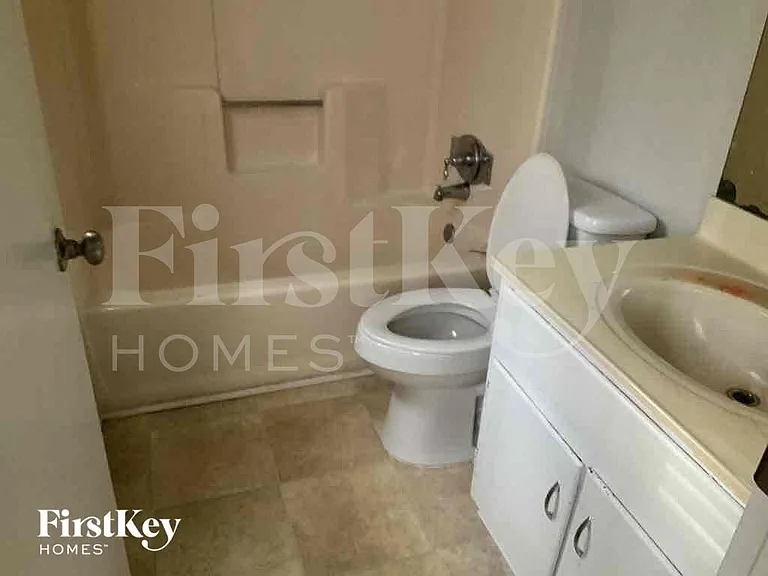 3907 Wood Path Dr — Photo 12