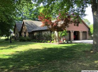 2202 Inverness Ln SW, Decatur, AL 35603