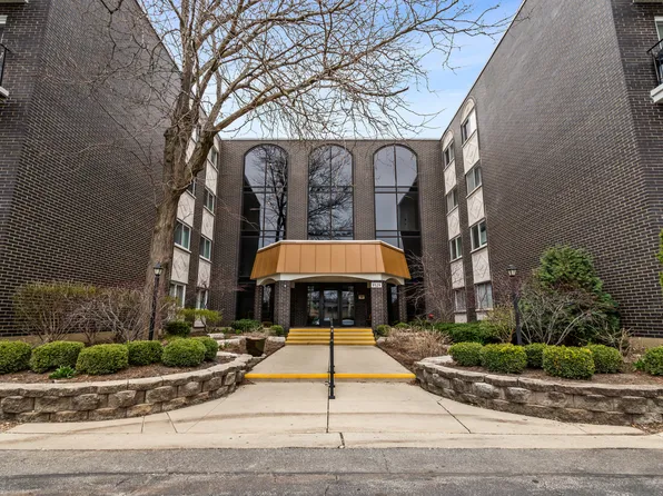 9529 Bronx Pl #418, Skokie, IL 60077