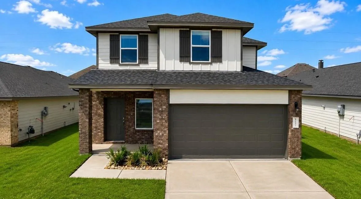 4 bed, 2.5 bath, $2,400 — Photo 1