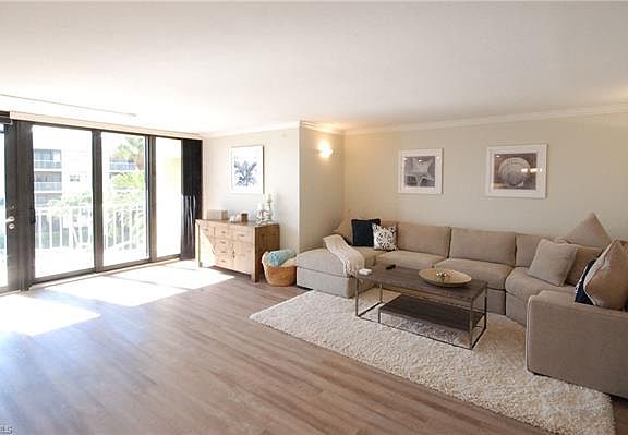 3rd image of 3000 Gulf Shore Blvd N APT 303