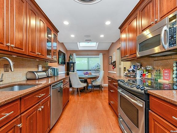 4th image of 75 Northgate Cir #75