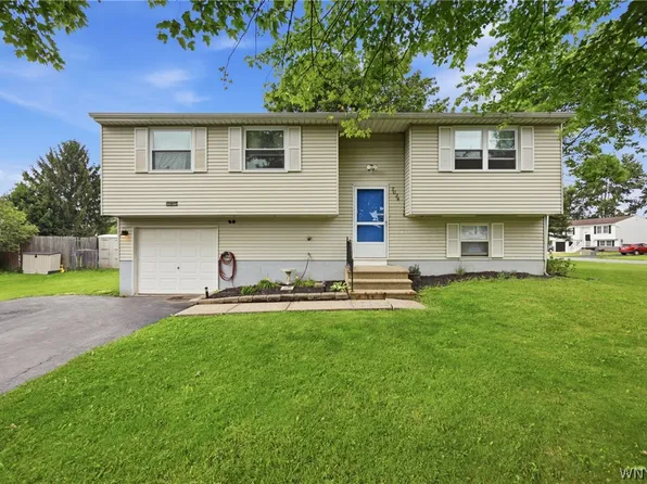 7024 Academy Ln, Lockport, NY 14094