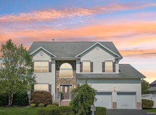 2622 Liberty Rdg, New Windsor, NY 12553
