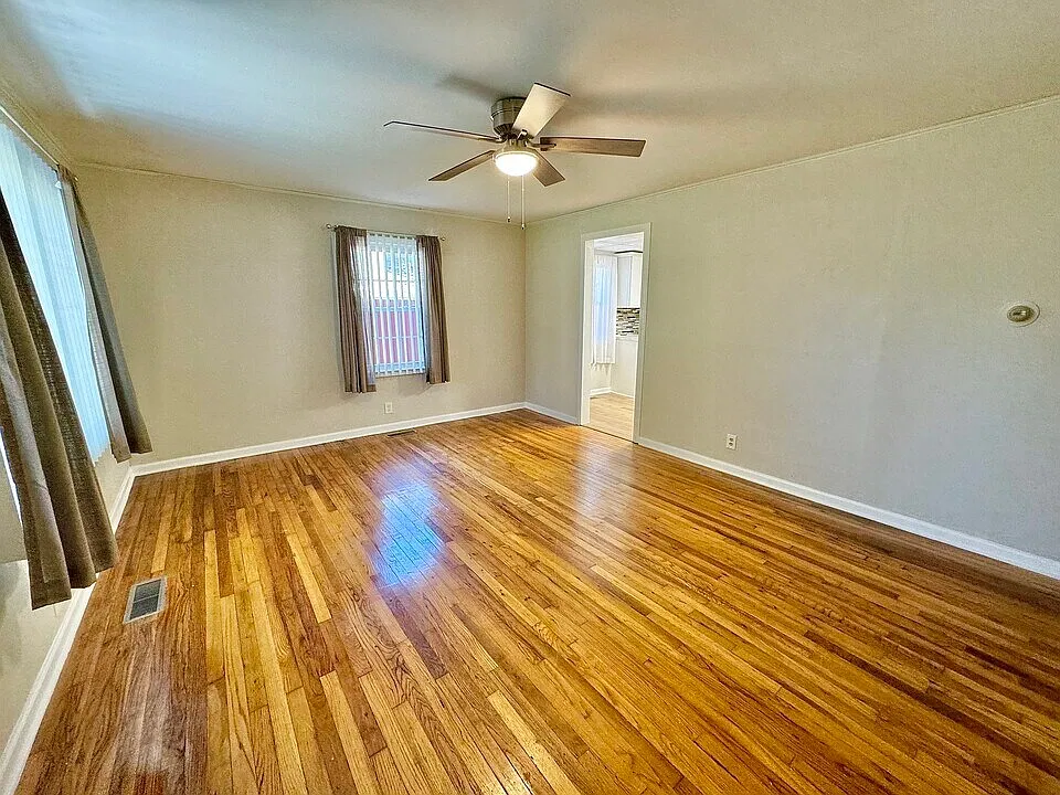 3 bed, 1378 sqft, $2,000 — Photo 4