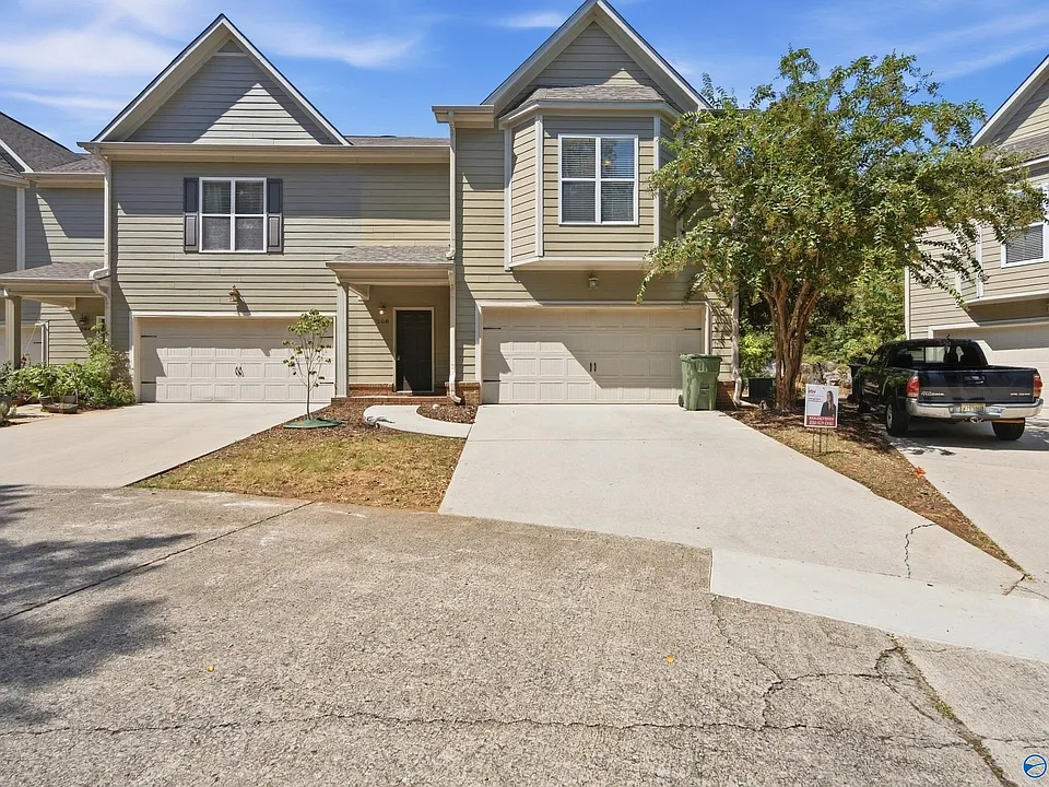 208 Treetop Dr