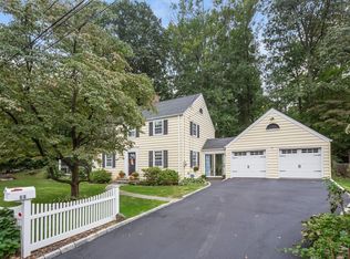 11 Richmond Hill Rd, Norwalk, CT 06854