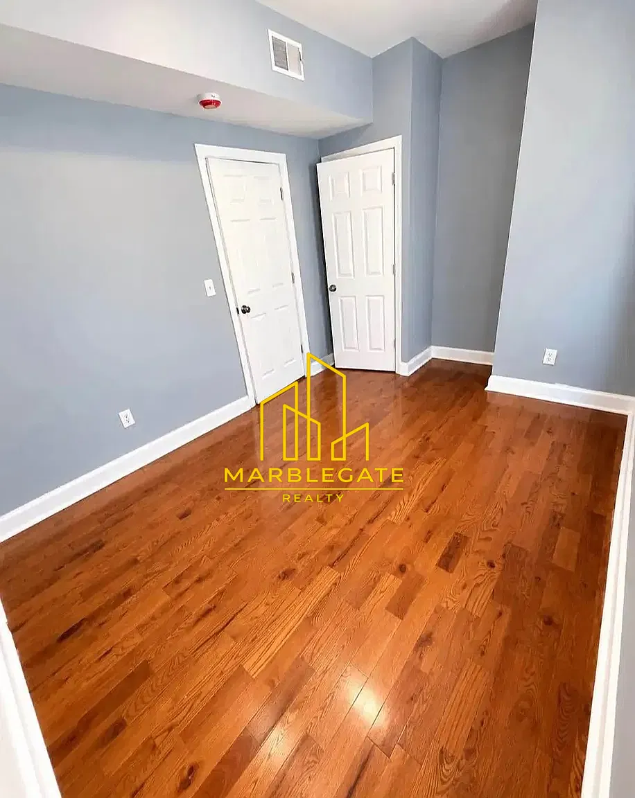 3 bed, 1050 sqft, $2,300 — Photo 3