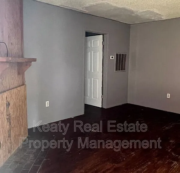 108 Meudon St #B — Photo 1