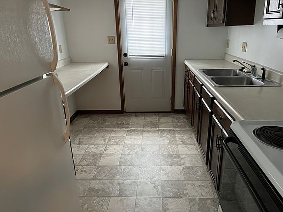 4th image of 2424 W 3rd St