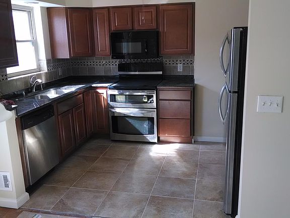 5th image of 3926 Kilbourne Ave #2