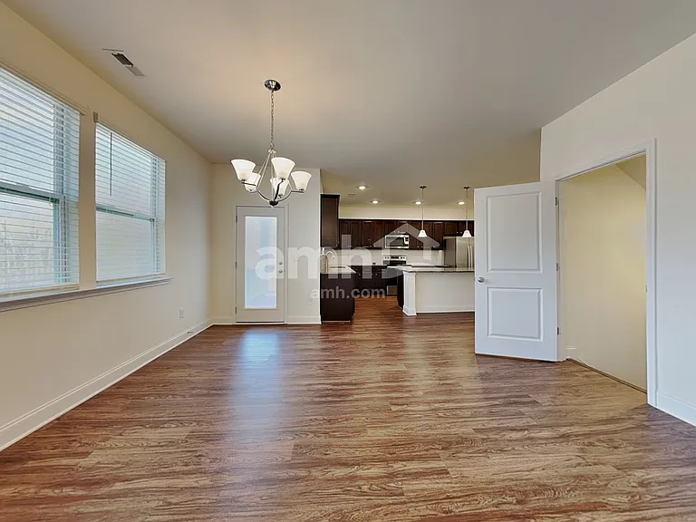 2141 Laurel Village Cir — Photo 6